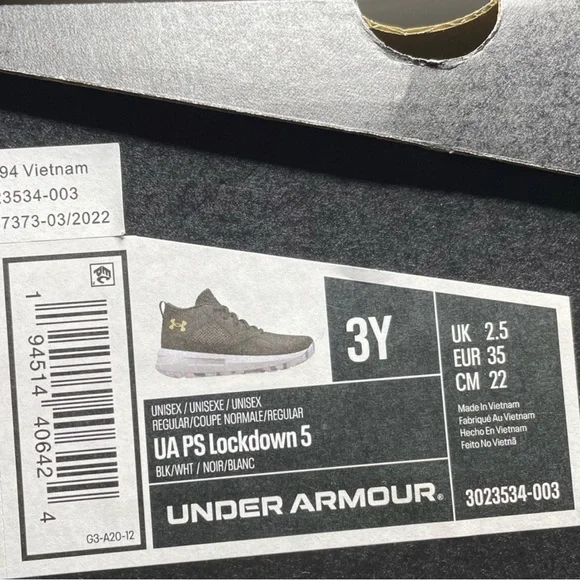 UNDER ARMOUR basketball Lockdown 5 youth sneakers Size 3Y